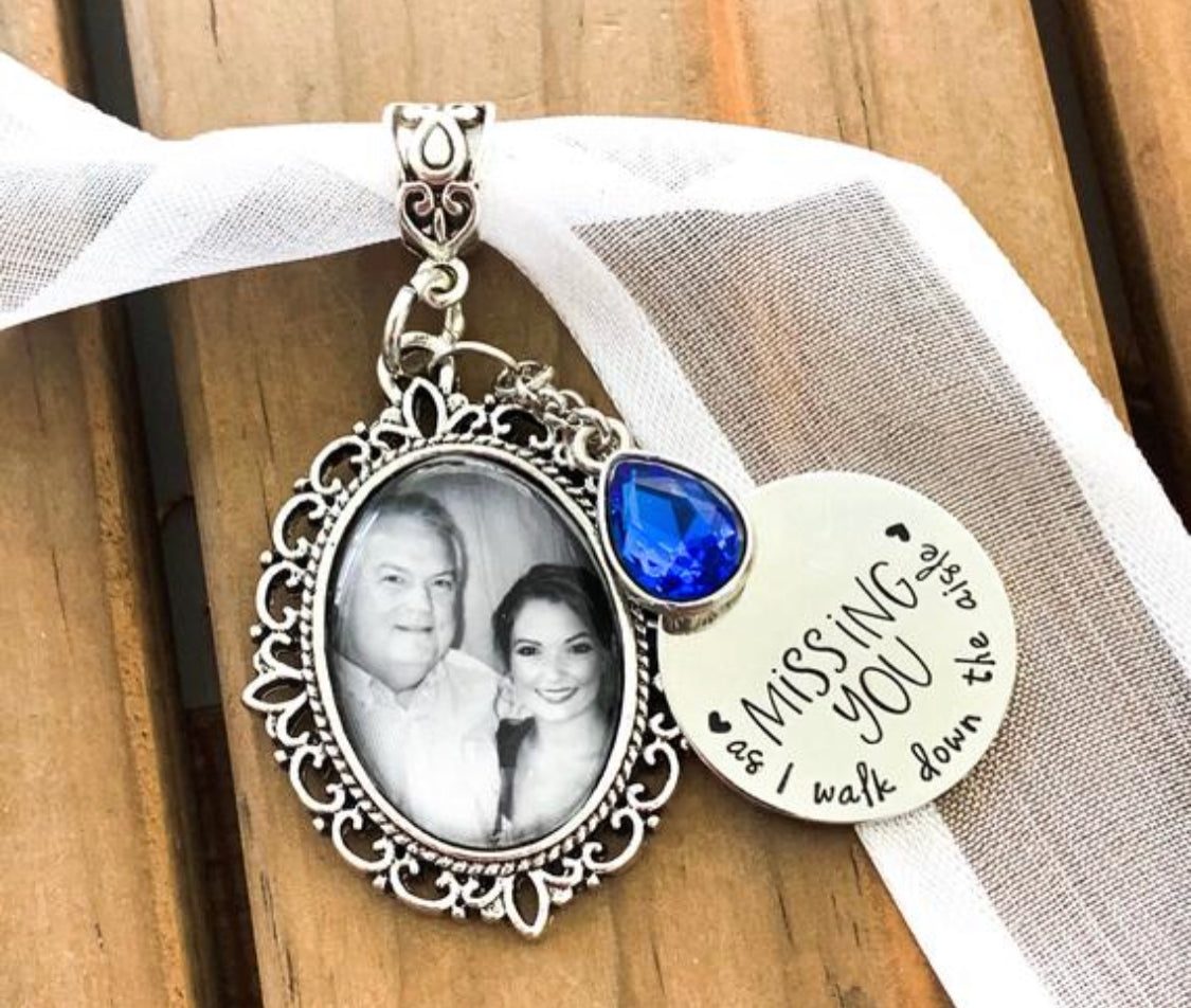  wedding memorial ideas bouquet charms for bride 