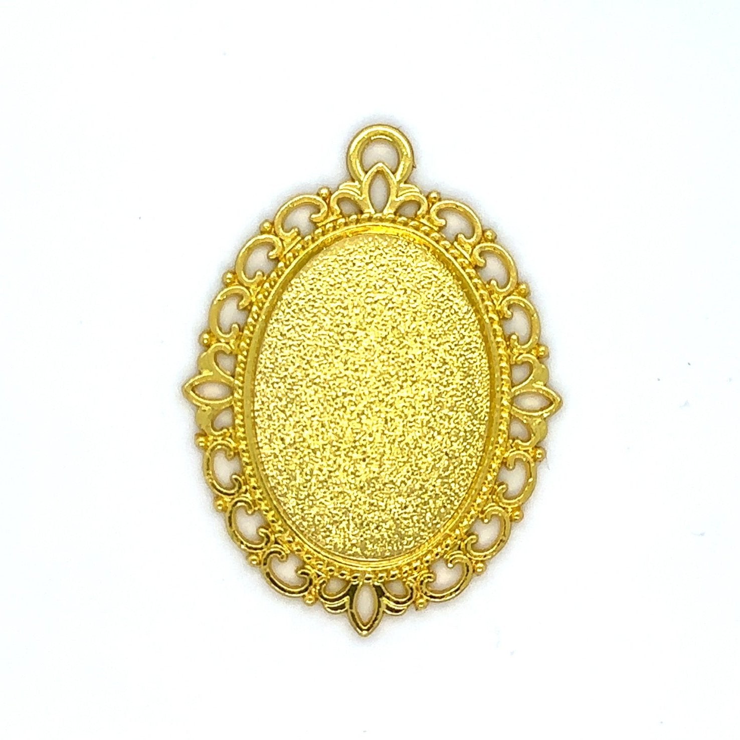 Lace Oval Pendant, Bright Gold