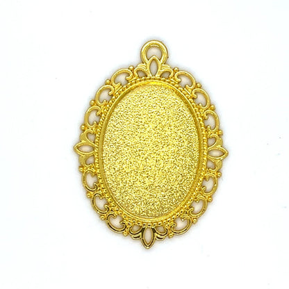 Lace Oval Pendant, Bright Gold