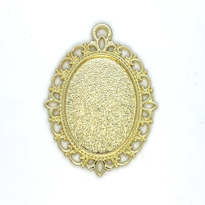 Lace Oval Pendant, Light Gold