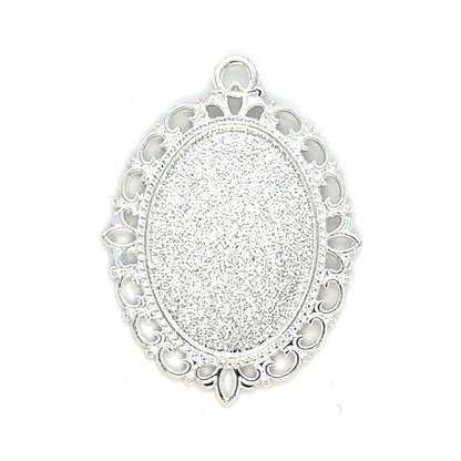 Lace Oval Pendant, Shiny Silver