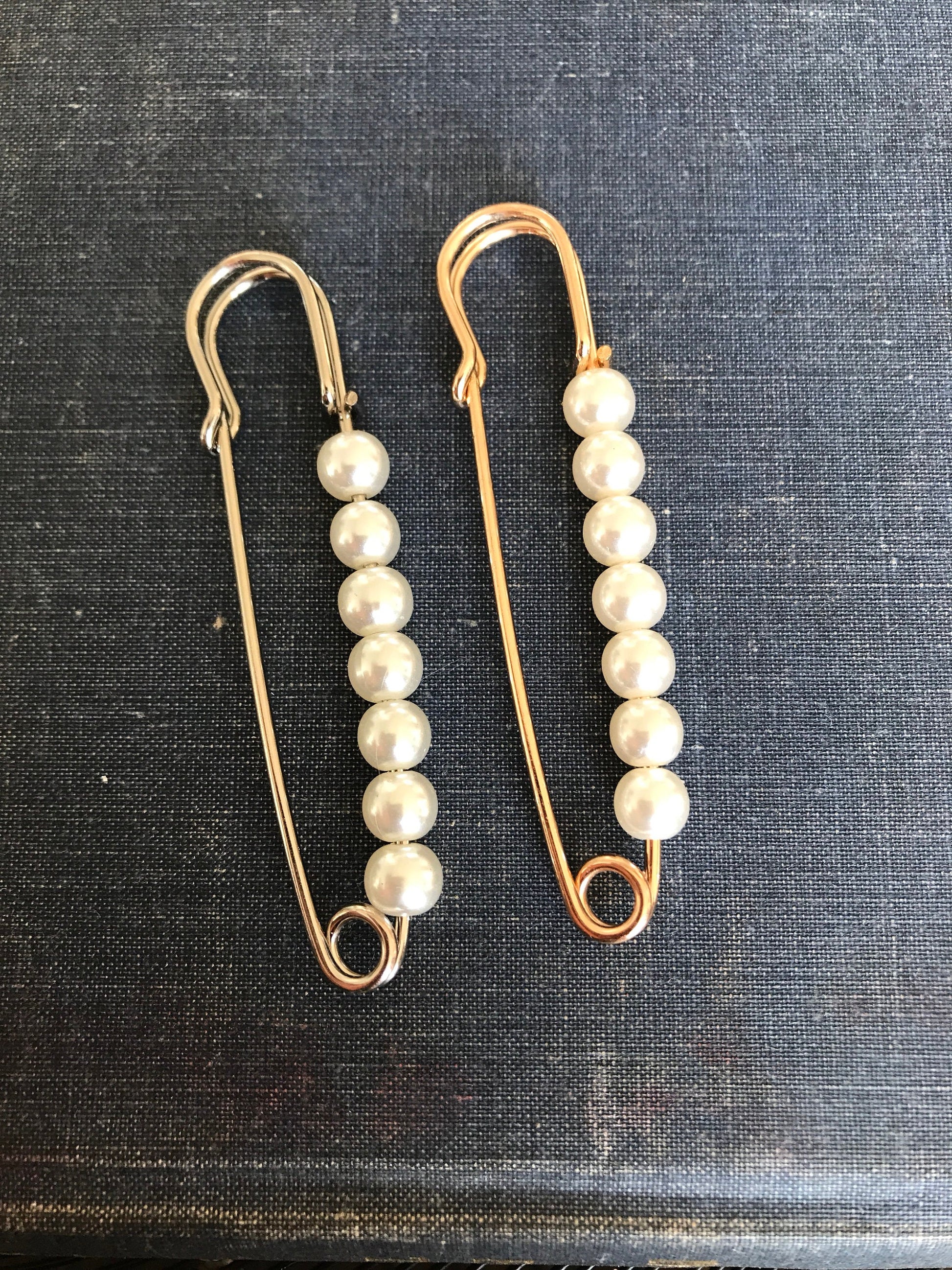 Large pin use to attach Photo charms to your wedding bouquet - Gold and Pearl