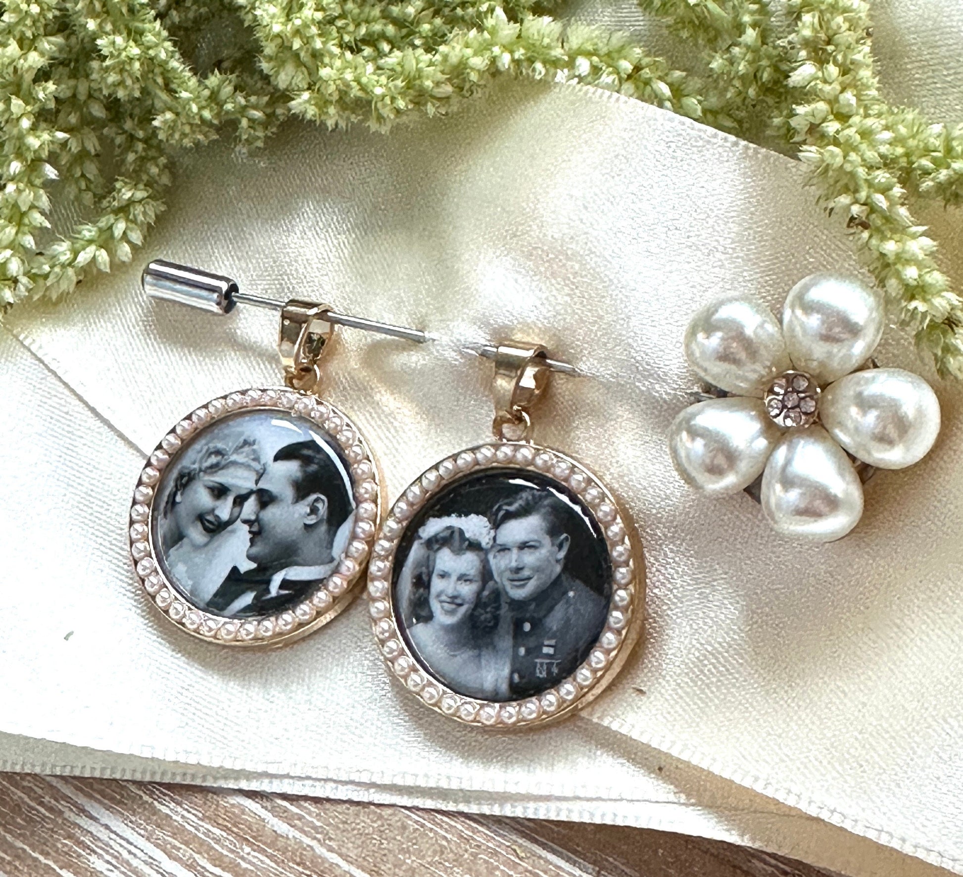 Pearl memorial walk me down the aisle - Custom made pearl setting with your photo Inserted wedding Jewelry to hang from bouquet keepsake